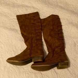 Brown short heeled boots